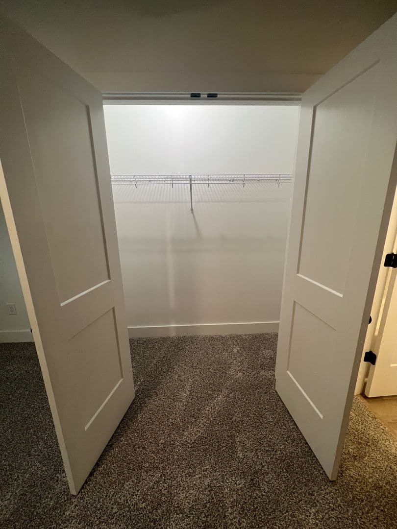 Central Apartment: 224 Willow Ct