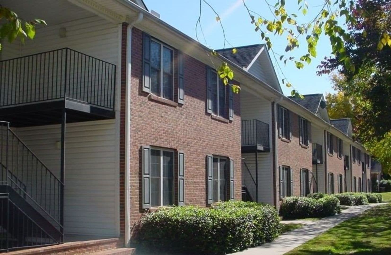 Clemson Apartment: 818 College Ave