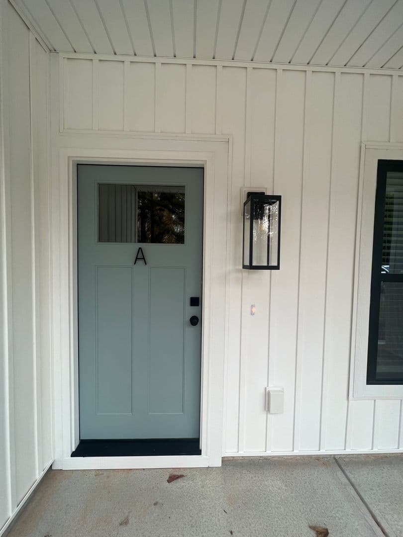 Central Apartment: 224 Willow Ct