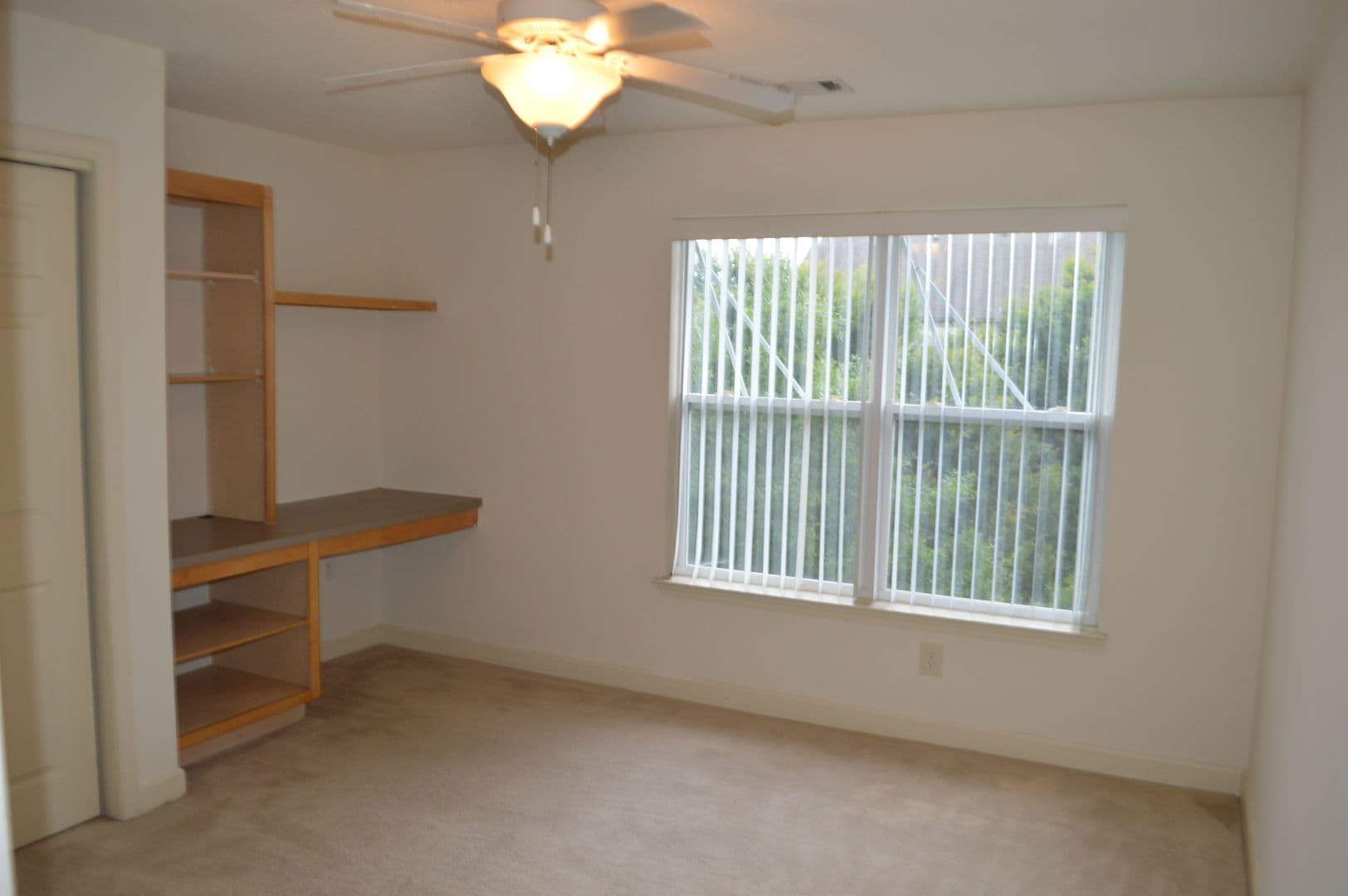 Seneca Apartment: 833 Harts Cove Way