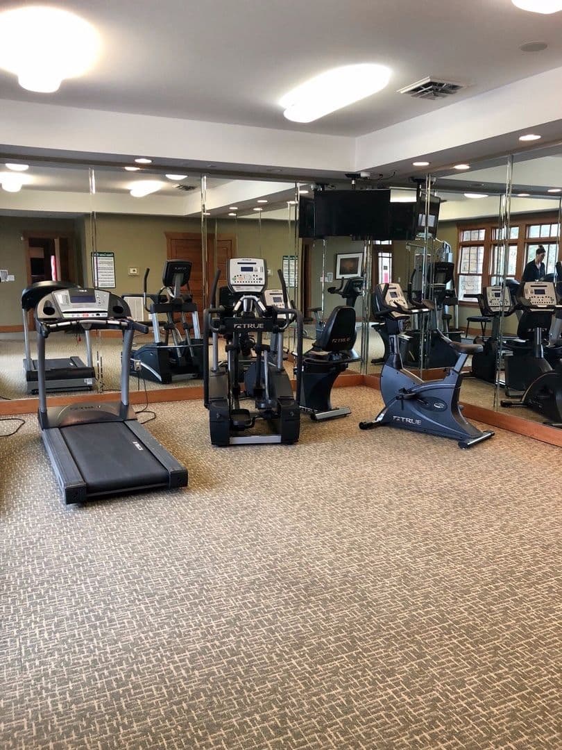 Seneca Apartment: 833 Harts Cove Way