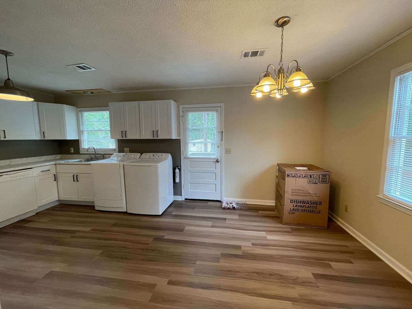Clemson Apartment: 207 Charleston Ave