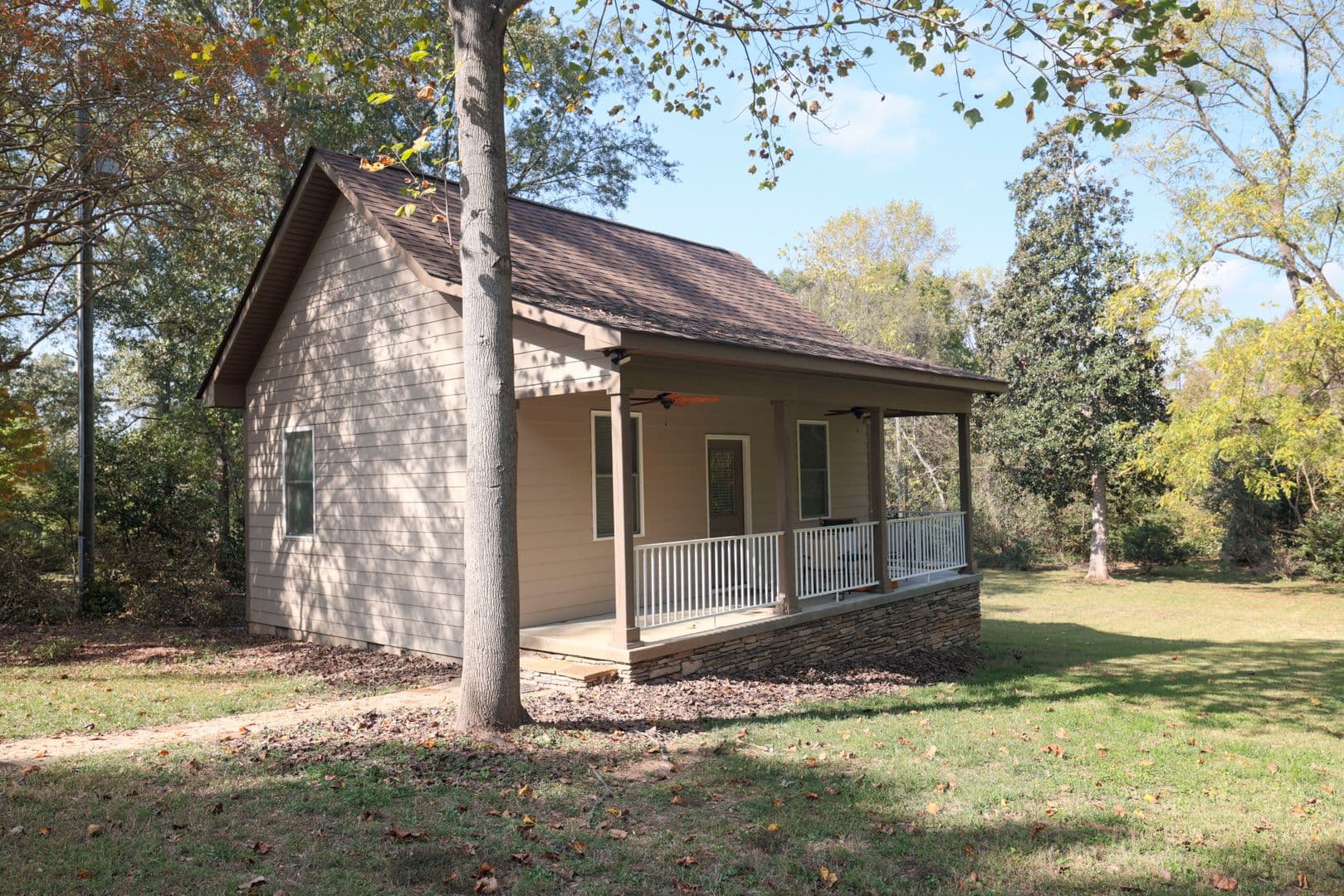 Clemson House: 114 Lewis Rd