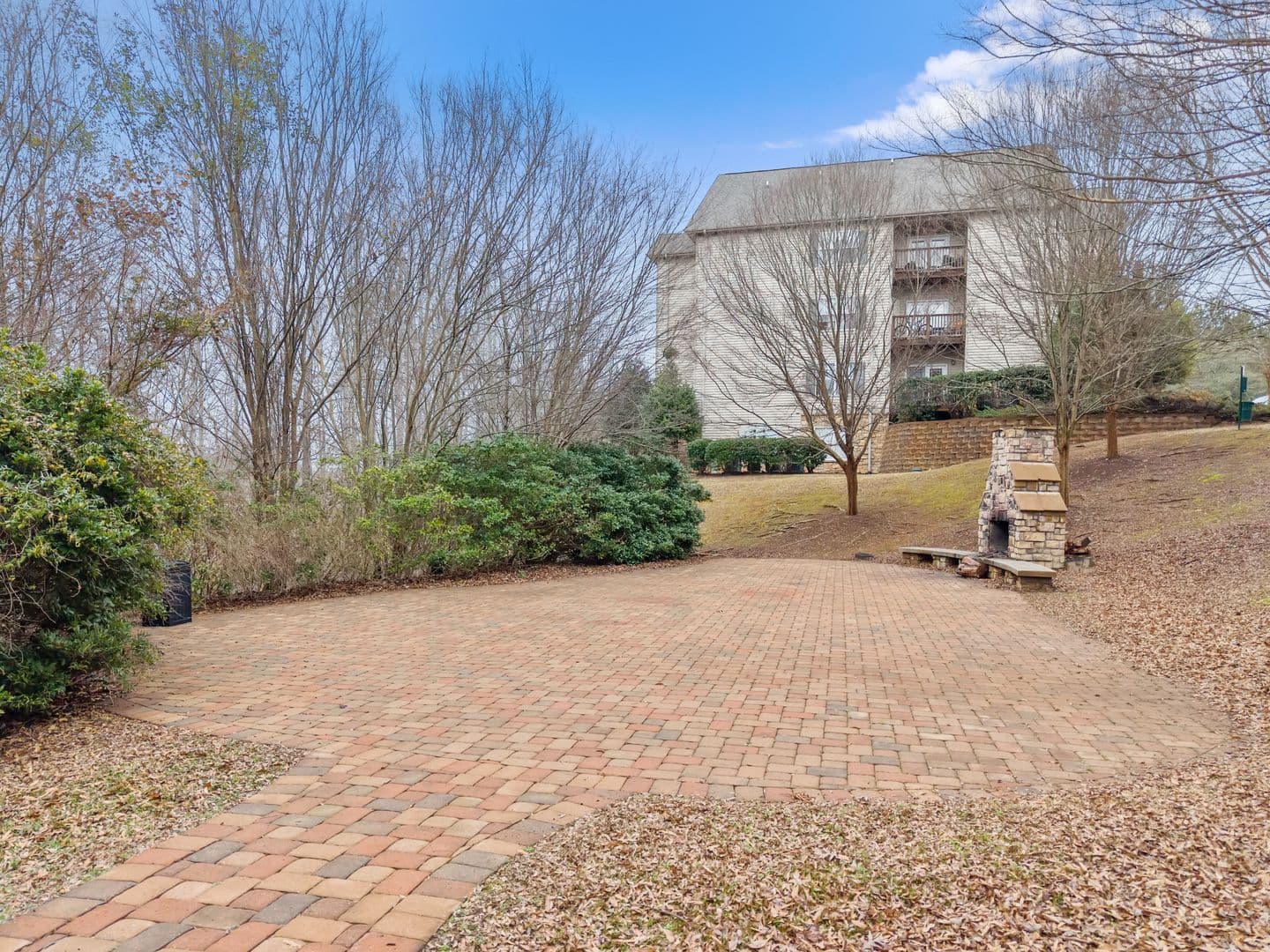 Seneca Apartment: 1301 Harts Ridge Dr