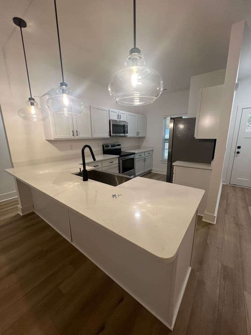 Central Apartment: 224 Willow Ct