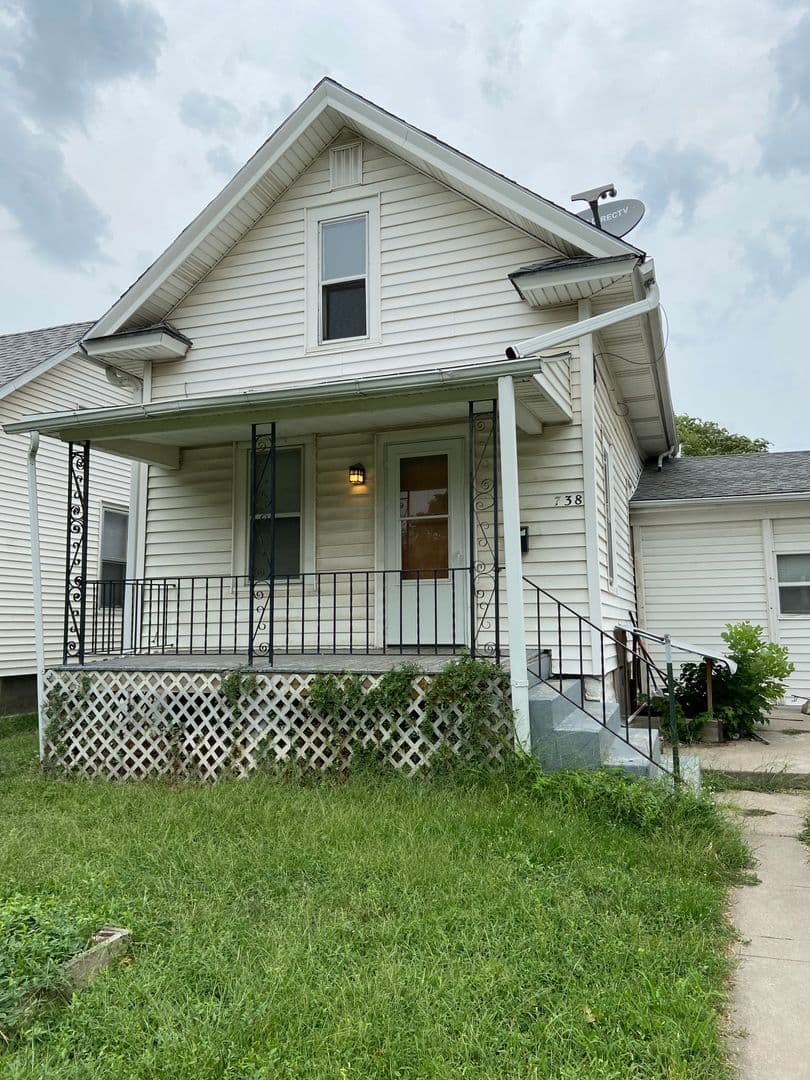 Lincoln Apartment: 740 Y St