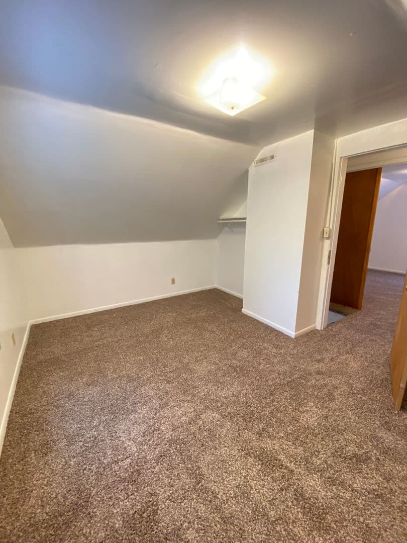 Lincoln Apartment: 740 Y St