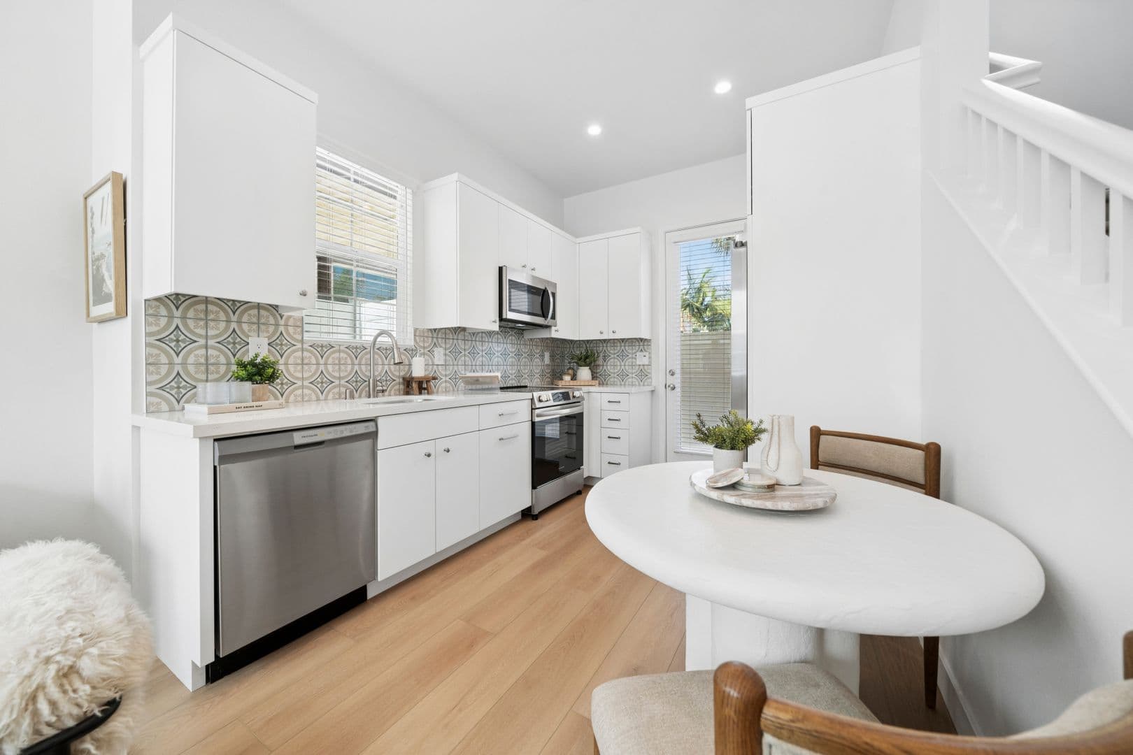 Costa Mesa Apartment: 374 Hamilton St