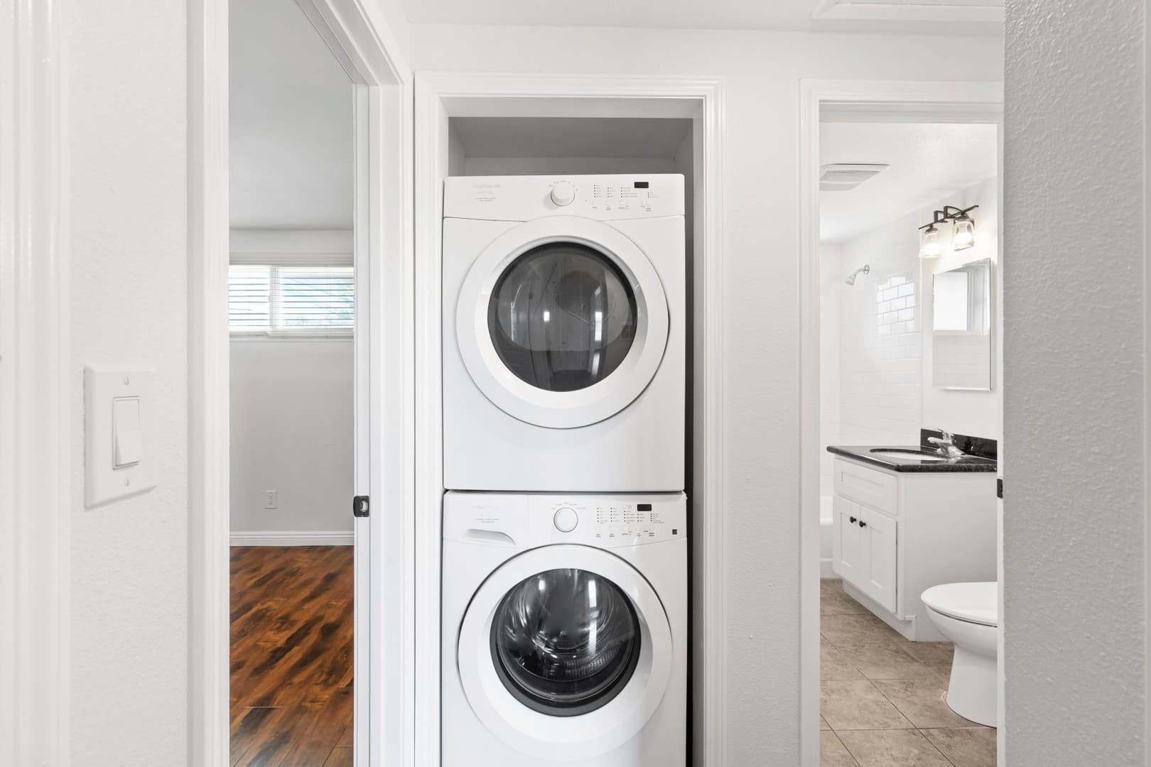 Costa Mesa Apartment: 241 E 18th Street