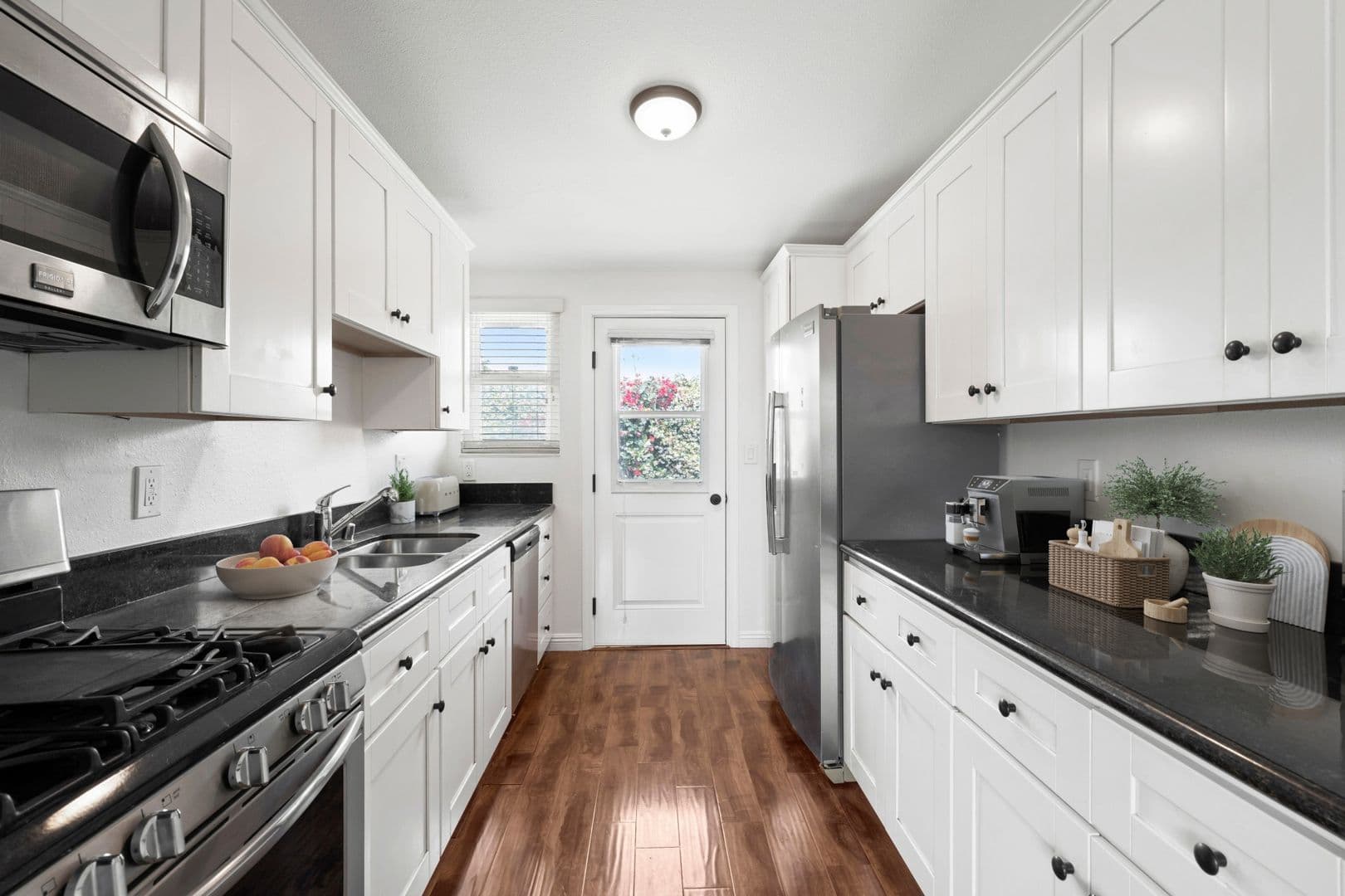 Costa Mesa Apartment: 241 E 18th Street