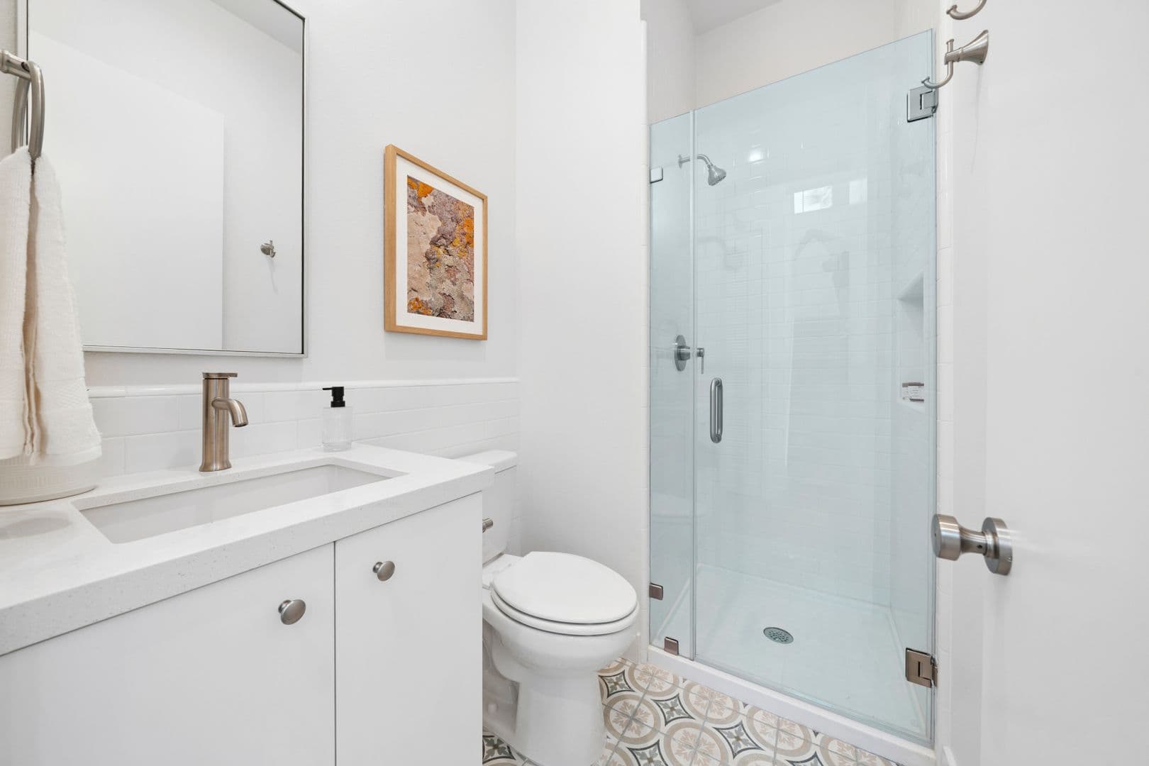 Costa Mesa Apartment: 374 Hamilton St