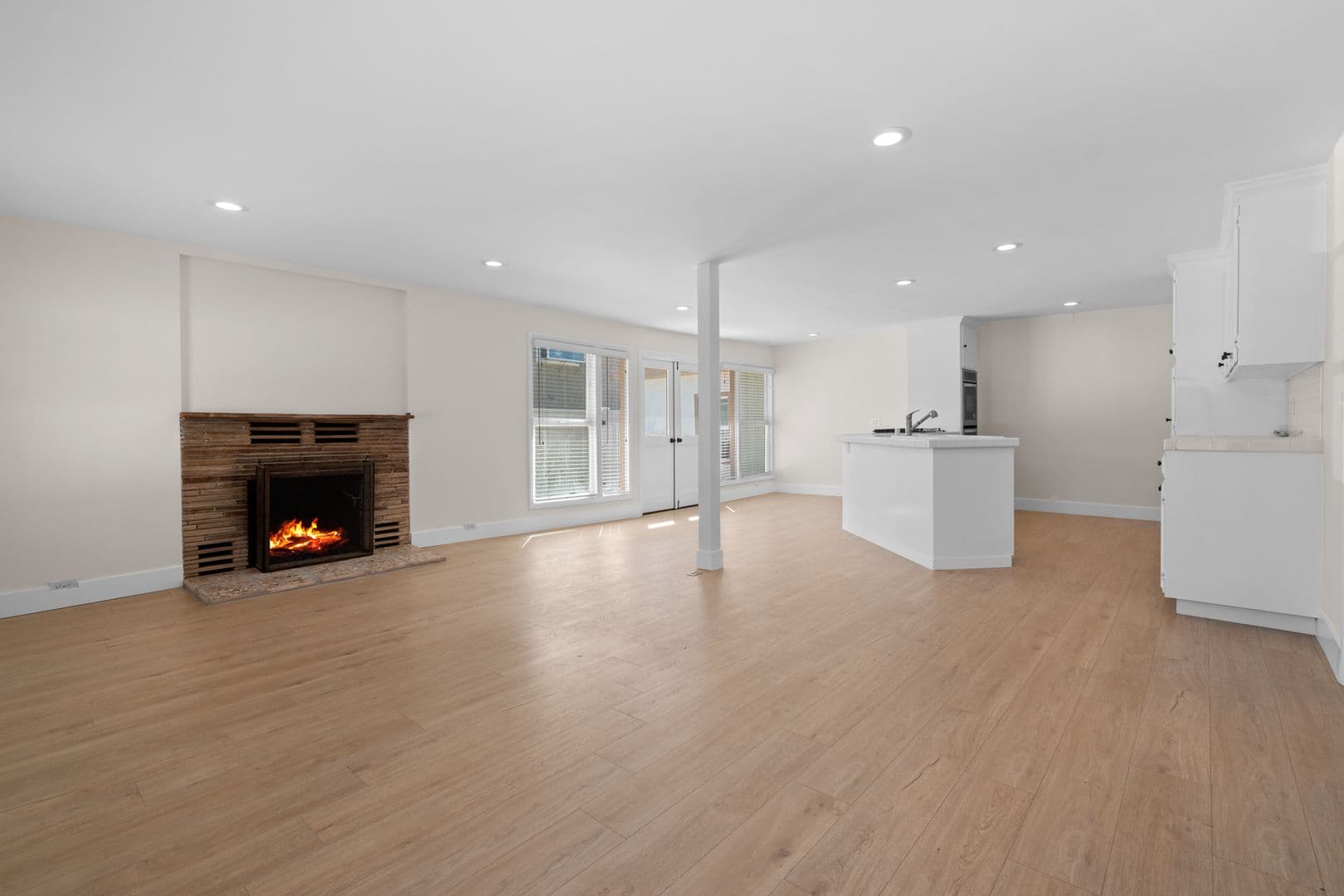 Costa Mesa Apartment: 1637 Irvine Avenue