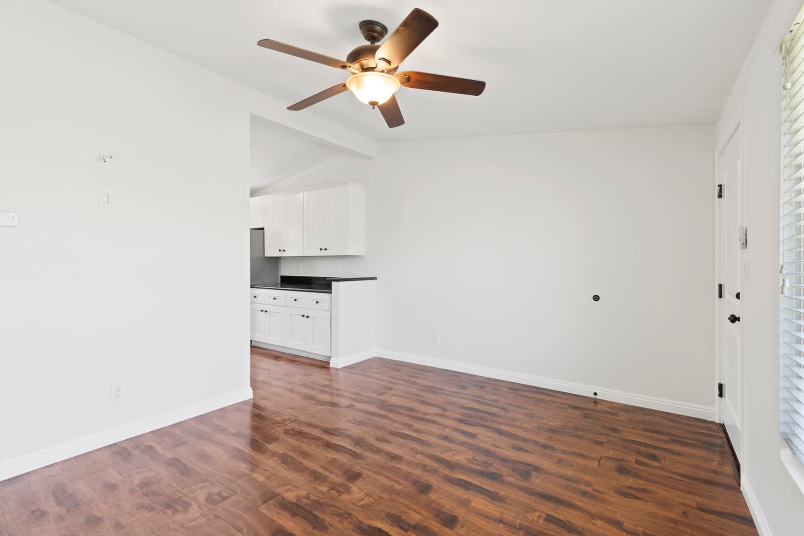 Costa Mesa Apartment: 241 E 18th Street