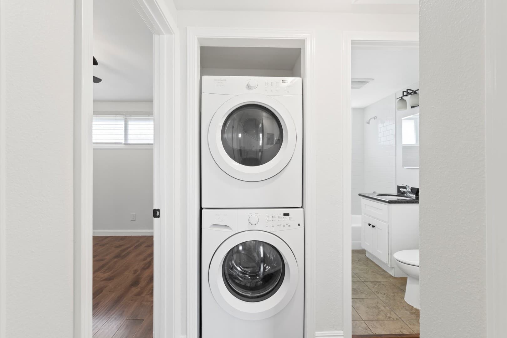 Costa Mesa Apartment: 241 E 18th Street