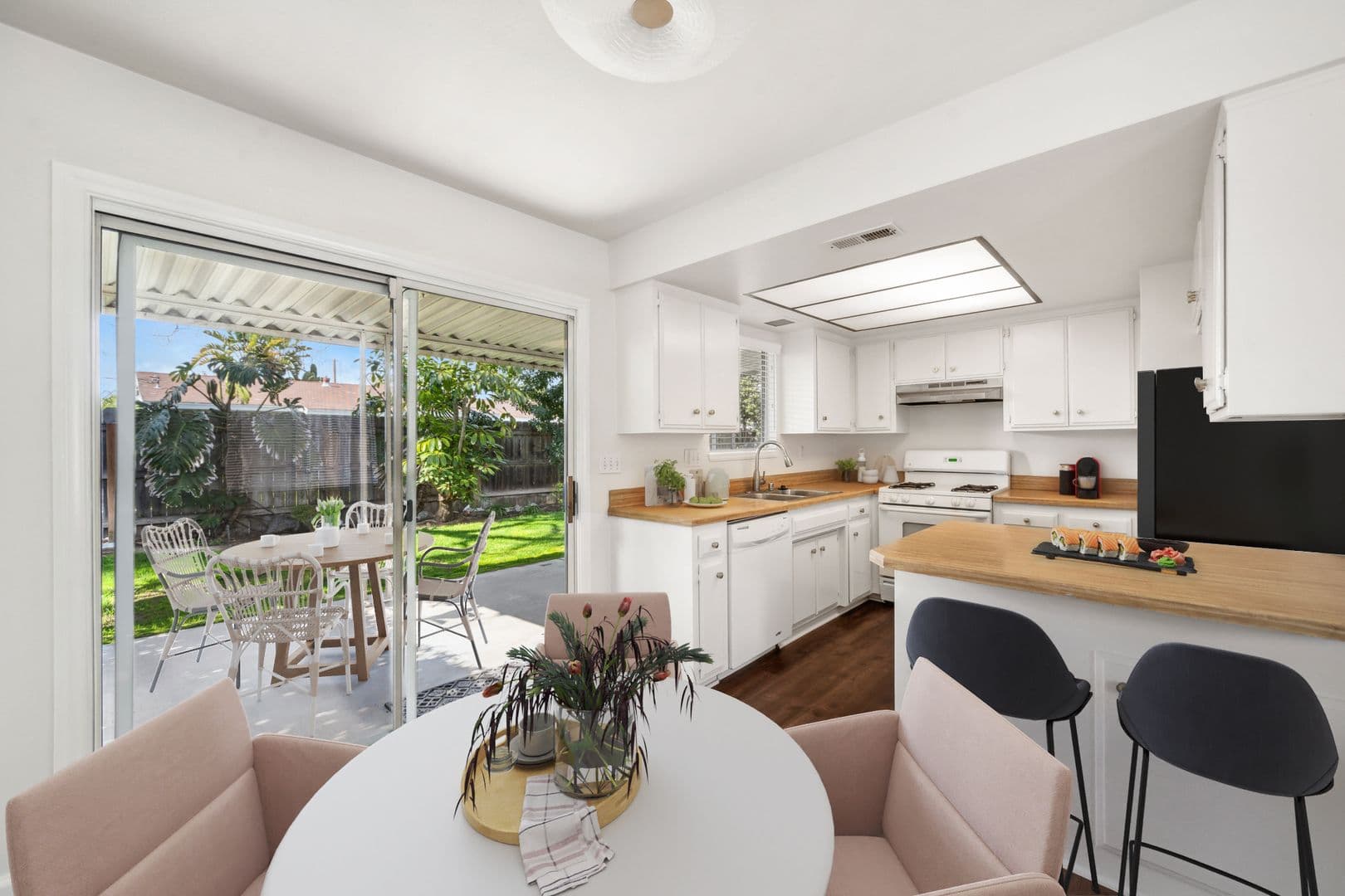 Costa Mesa Apartment: 1787 Tustin Ave