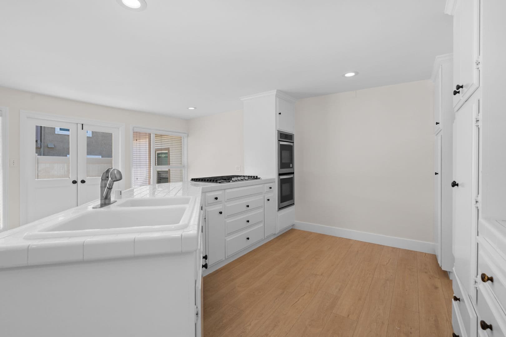 Costa Mesa Apartment: 1637 Irvine Avenue