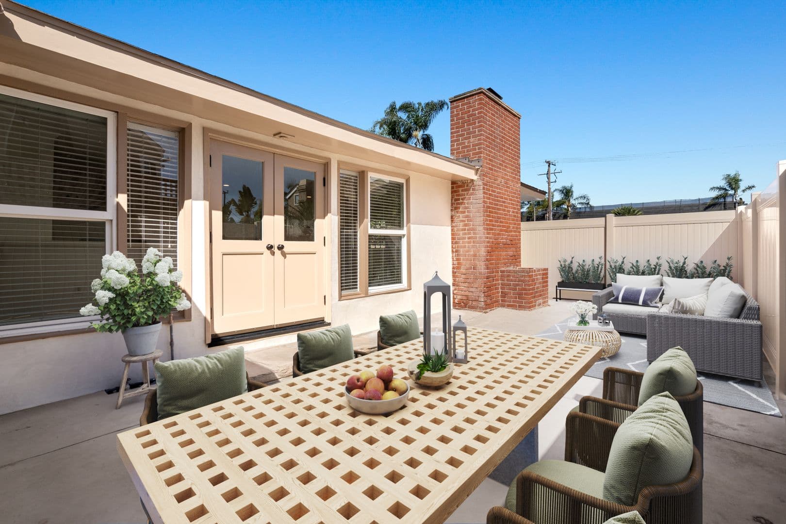 Costa Mesa Apartment: 1637 Irvine Avenue