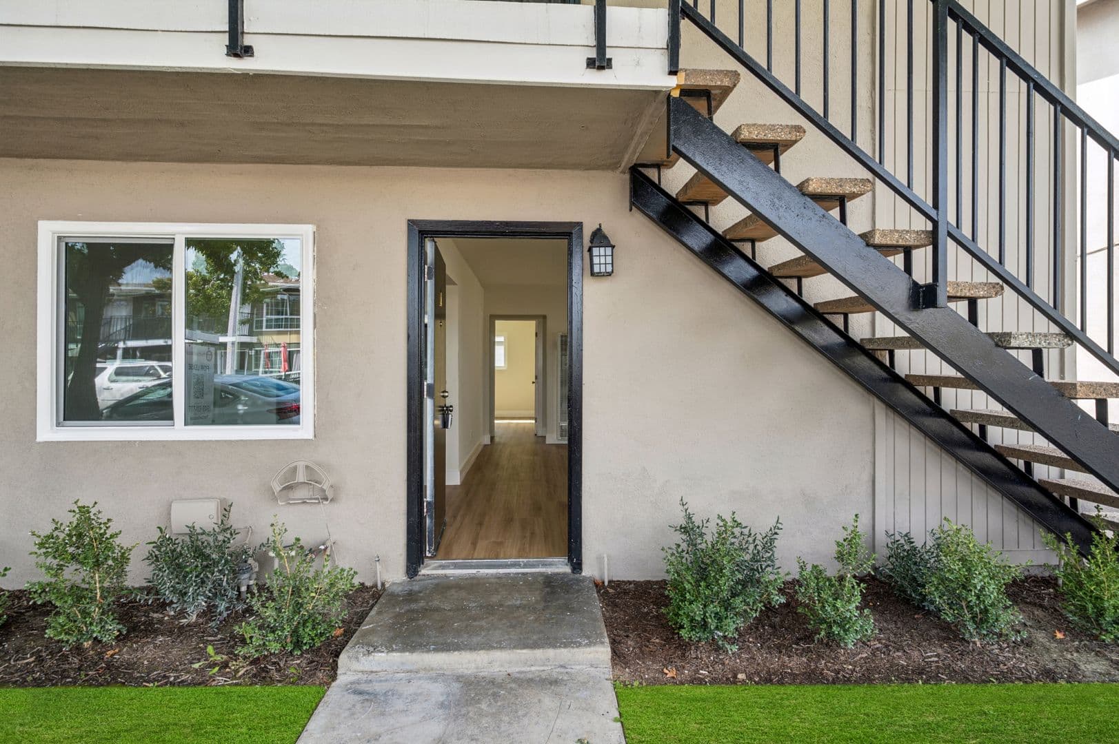 Costa Mesa Apartment: 121 E. Bay Street