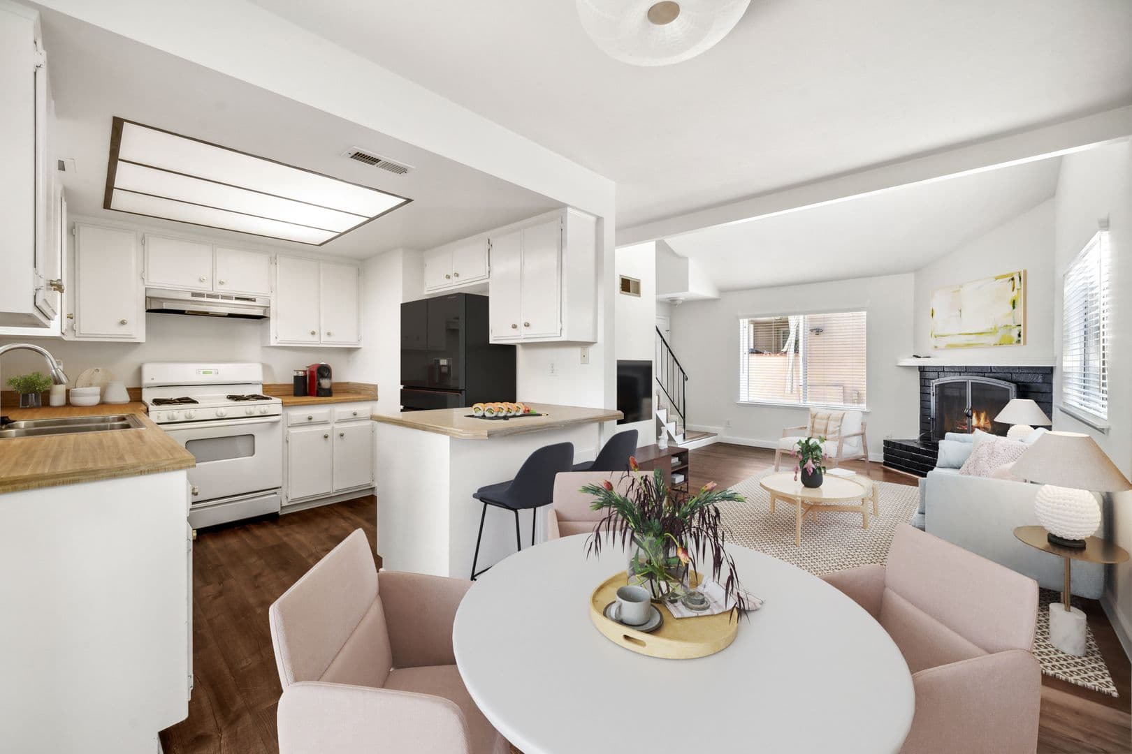 Costa Mesa Apartment: 1787 Tustin Ave