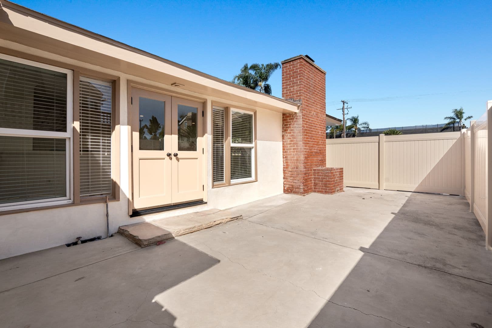 Costa Mesa Apartment: 1637 Irvine Avenue
