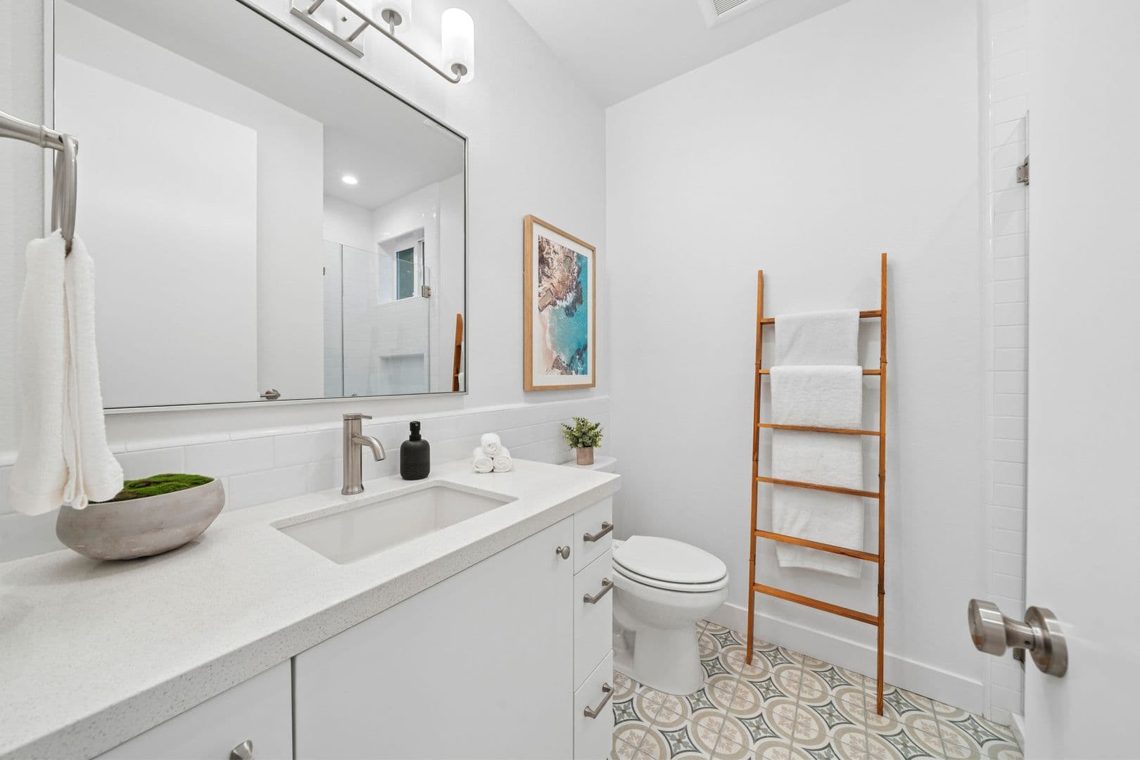 Costa Mesa Apartment: 376 Hamilton Street