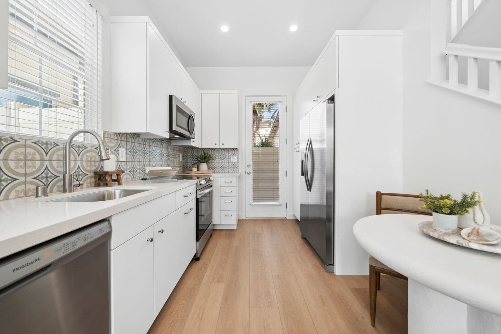 Costa Mesa Apartment: 374 Hamilton St