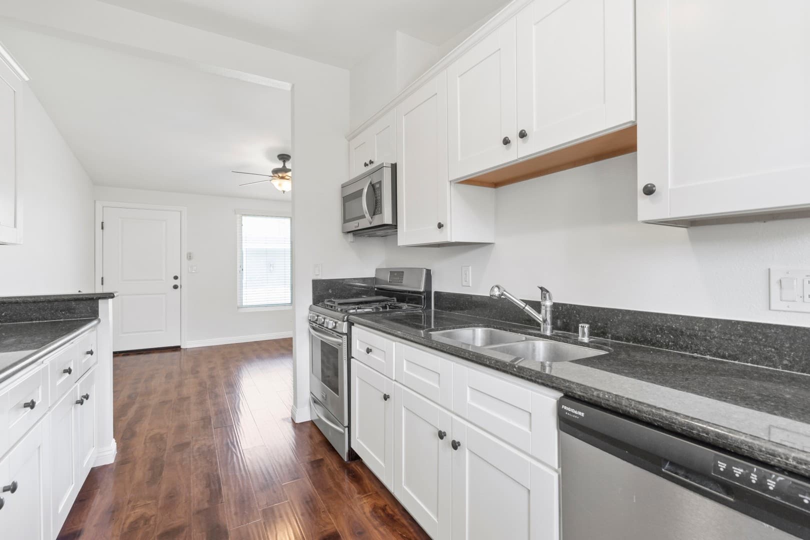 Costa Mesa Apartment: 241 E 18th Street