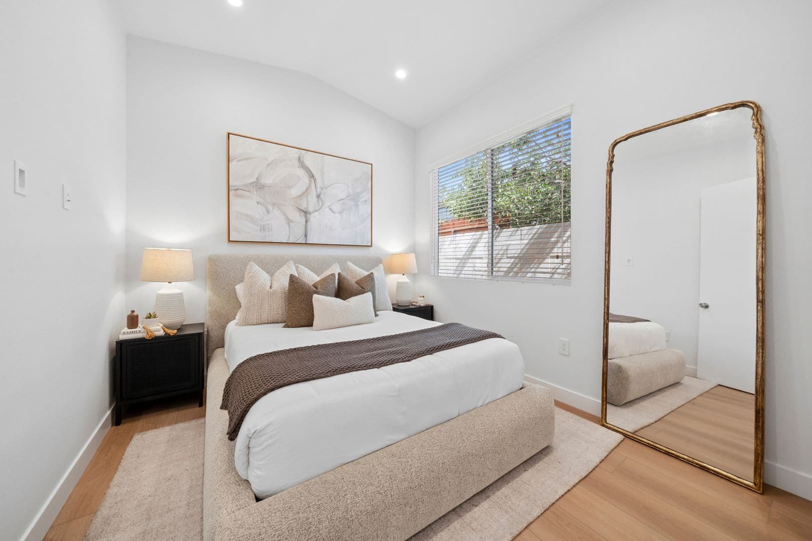 Costa Mesa Apartment: 376 Hamilton Street