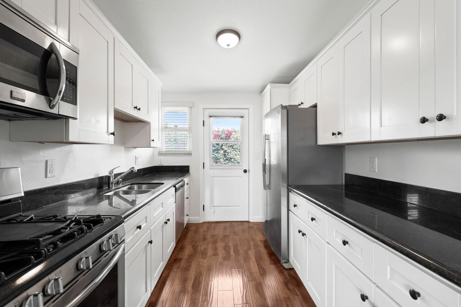 Costa Mesa Apartment: 241 E 18th Street
