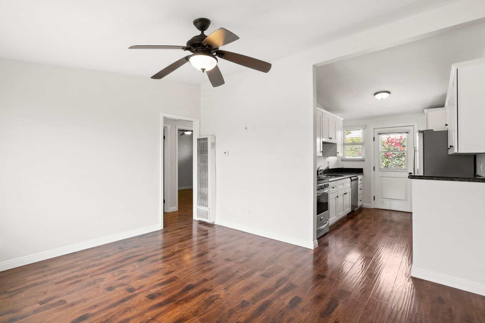 Costa Mesa Apartment: 241 E 18th Street