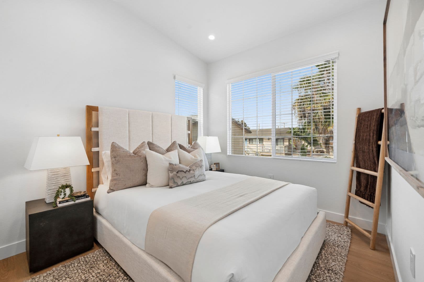 Costa Mesa Apartment: 374 Hamilton St