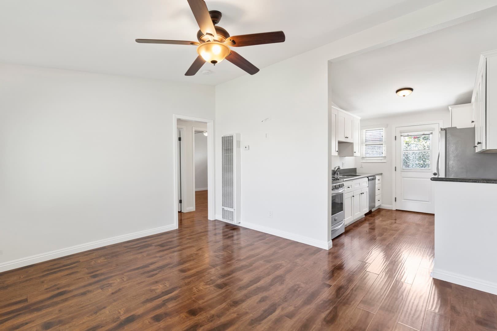 Costa Mesa Apartment: 241 E 18th Street
