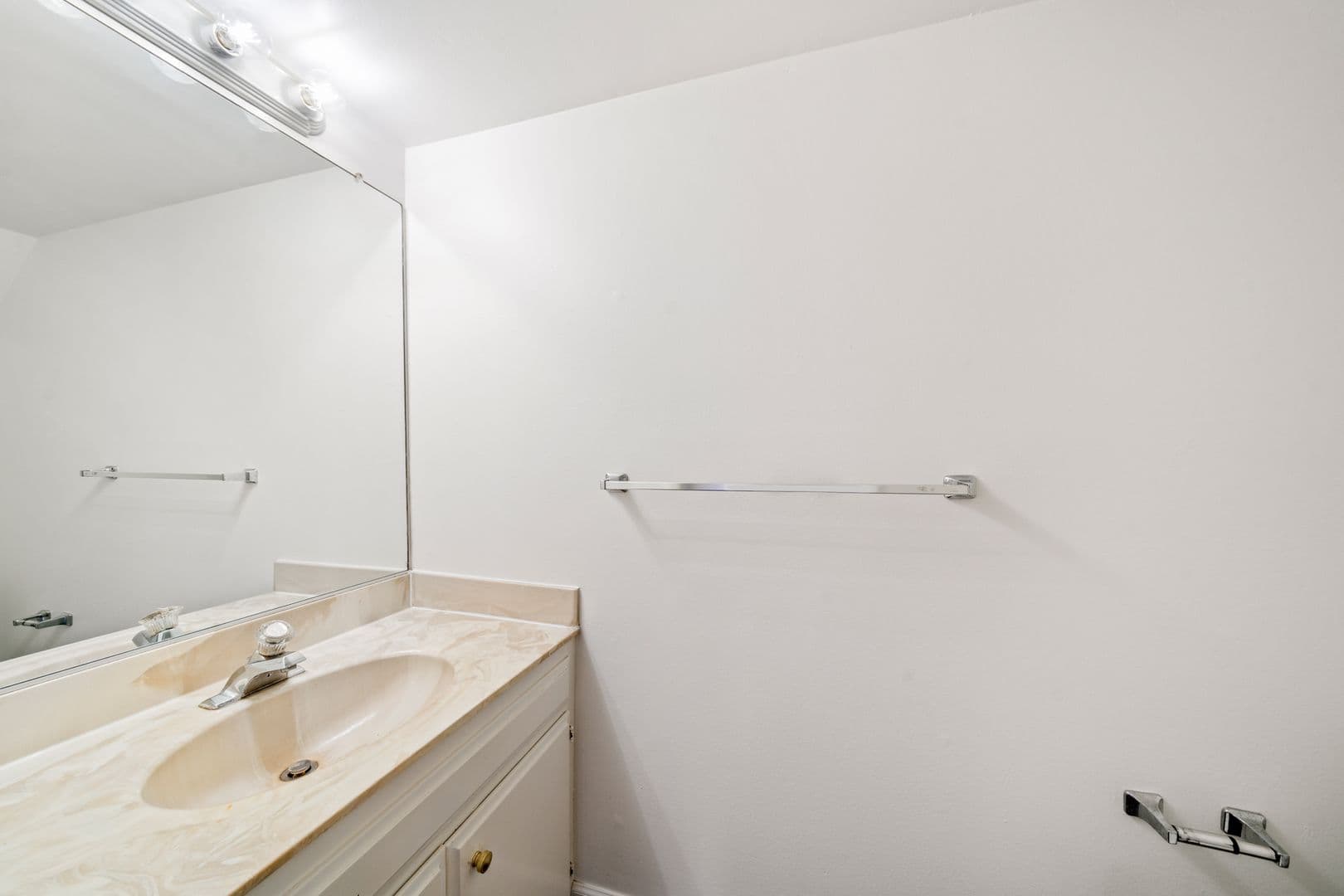 Costa Mesa Apartment: 1787 Tustin Ave