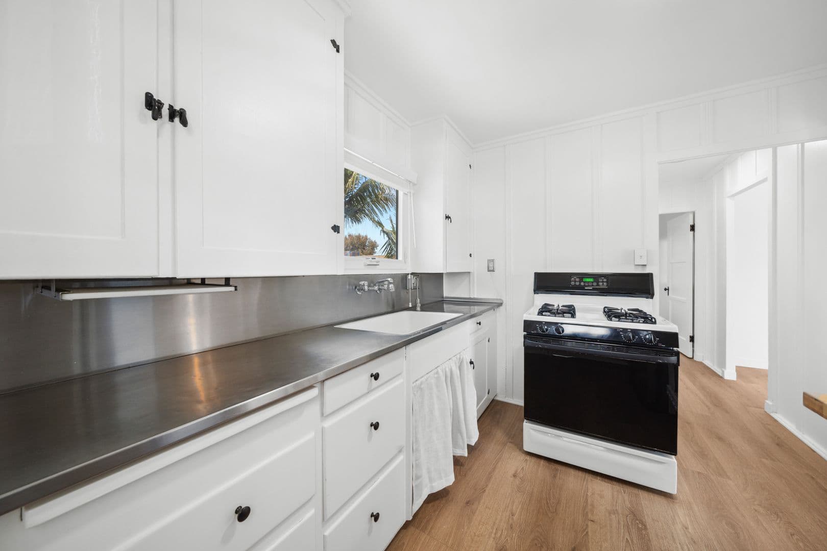 Costa Mesa Apartment: 123 E 18th Street