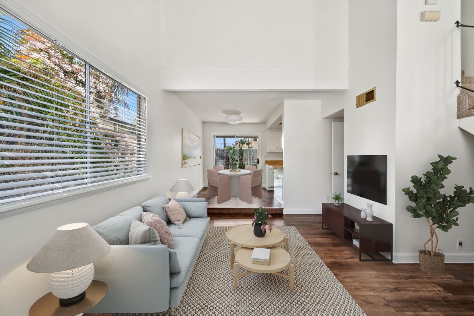 Costa Mesa Apartment: 1787 Tustin Ave