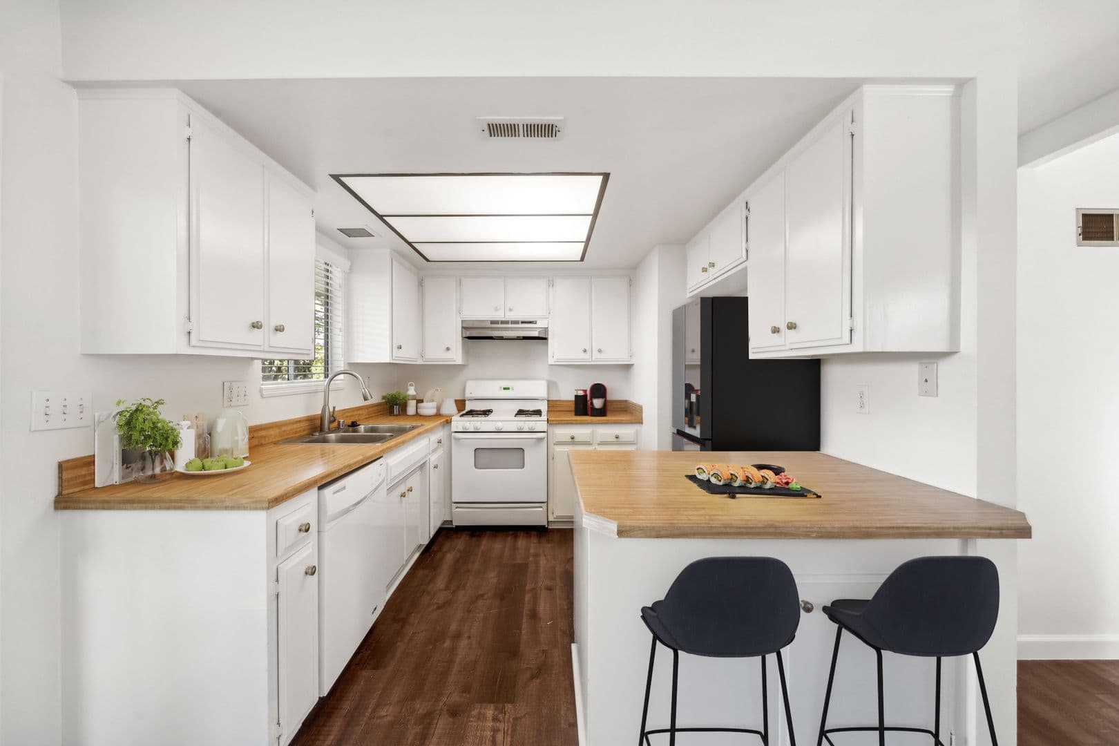 Costa Mesa Apartment: 1787 Tustin Ave