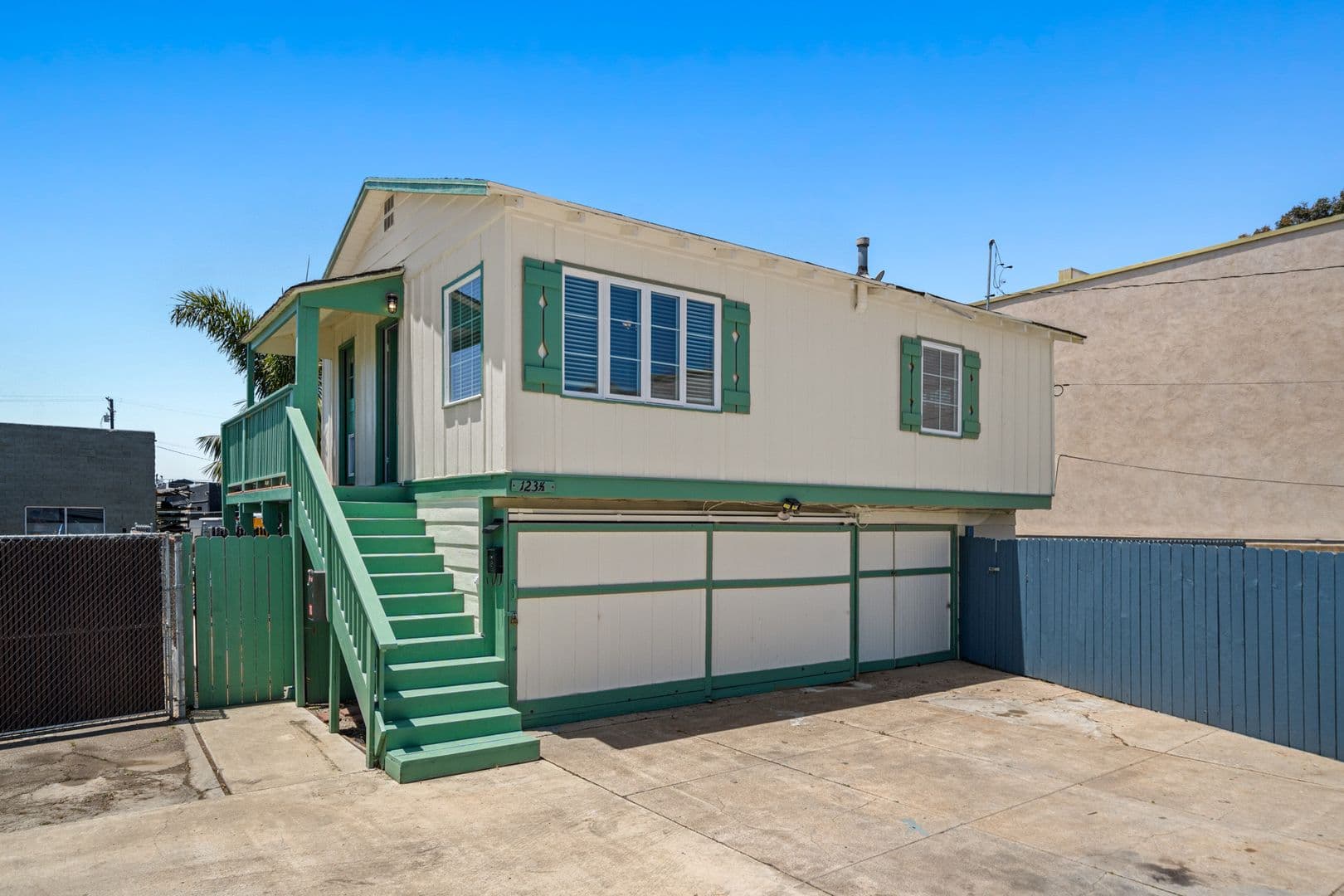 Costa Mesa Apartment: 123 E 18th Street