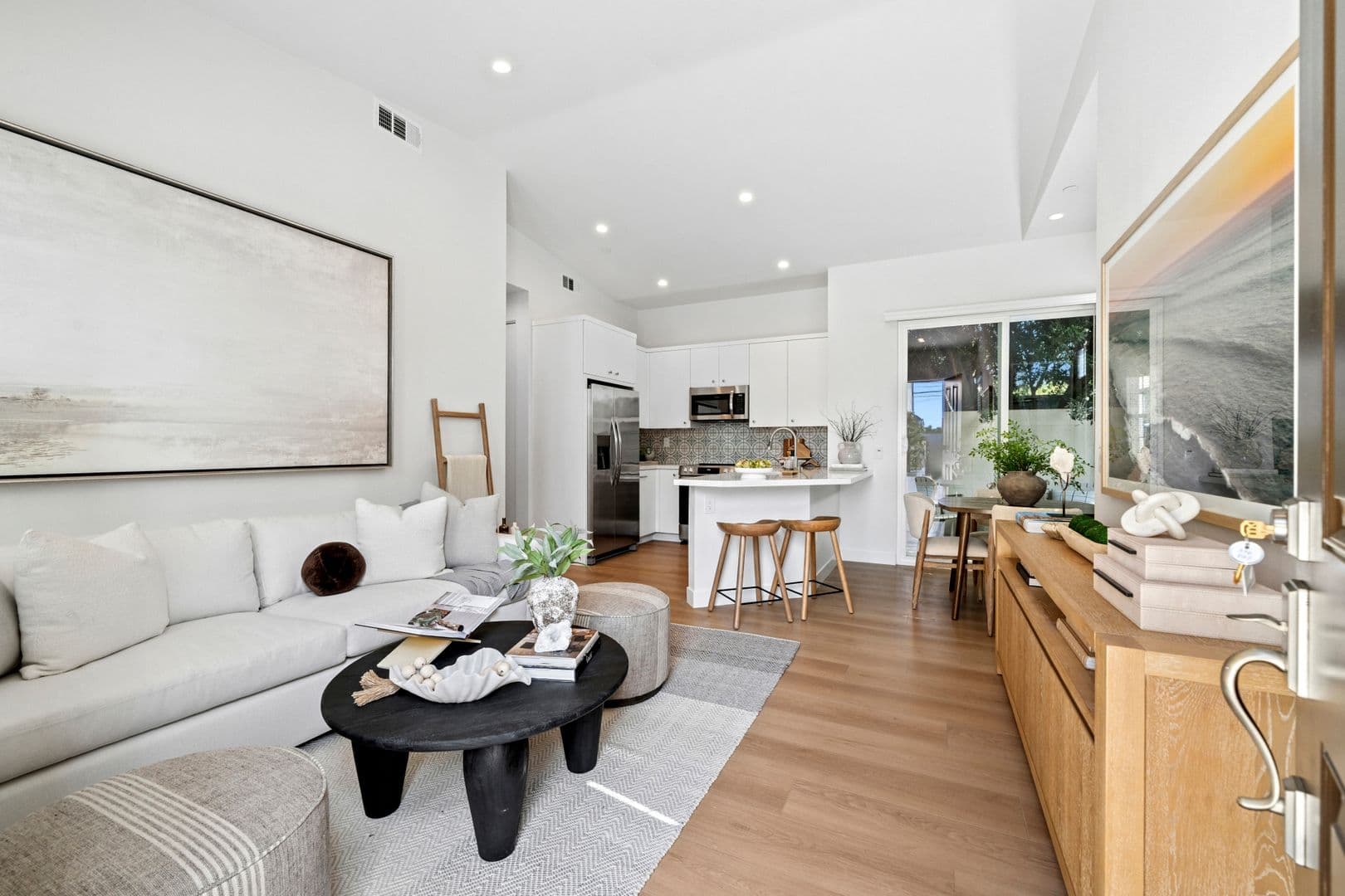 Costa Mesa Apartment: 376 Hamilton Street