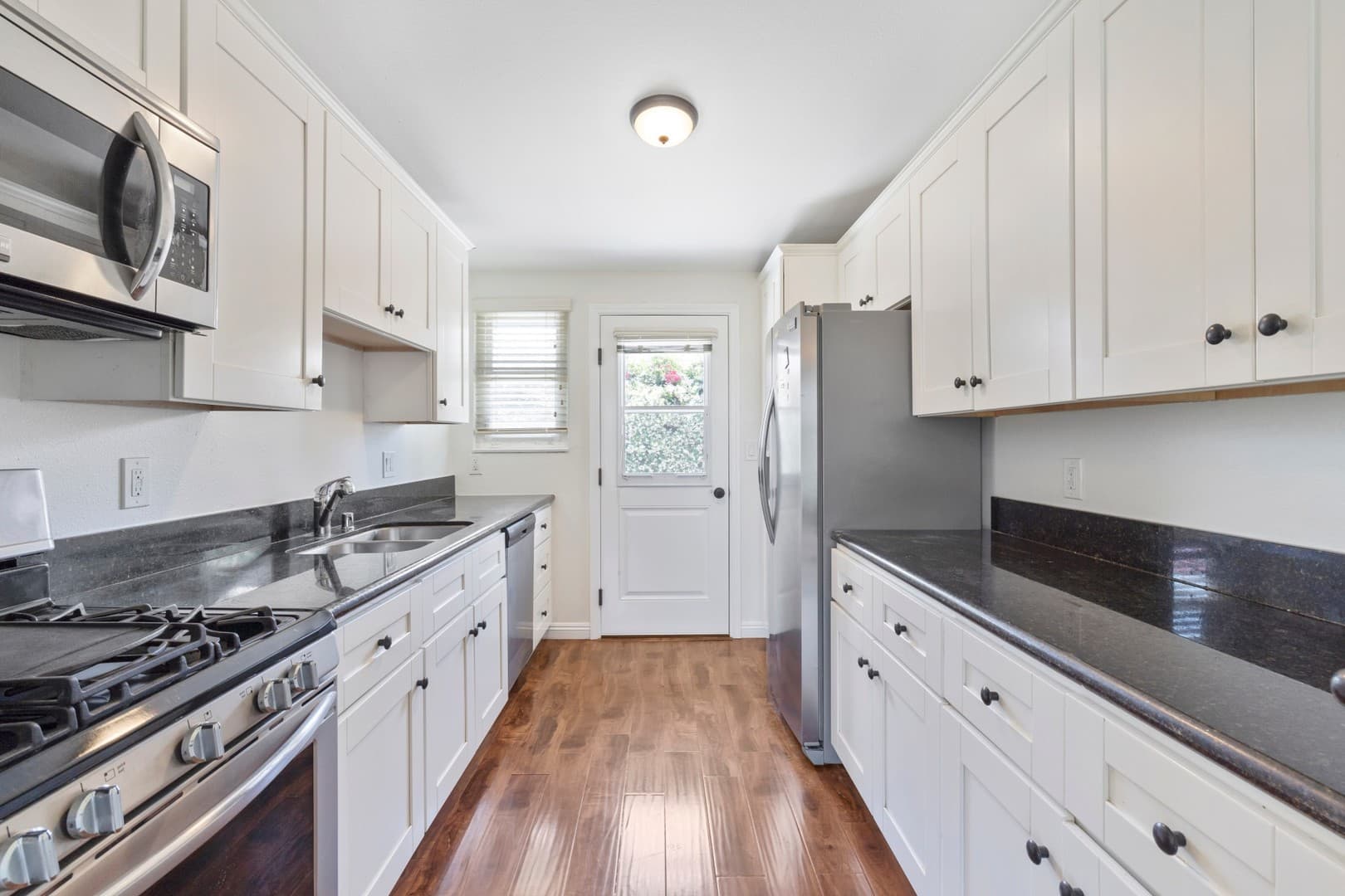 Costa Mesa Apartment: 241 E 18th Street