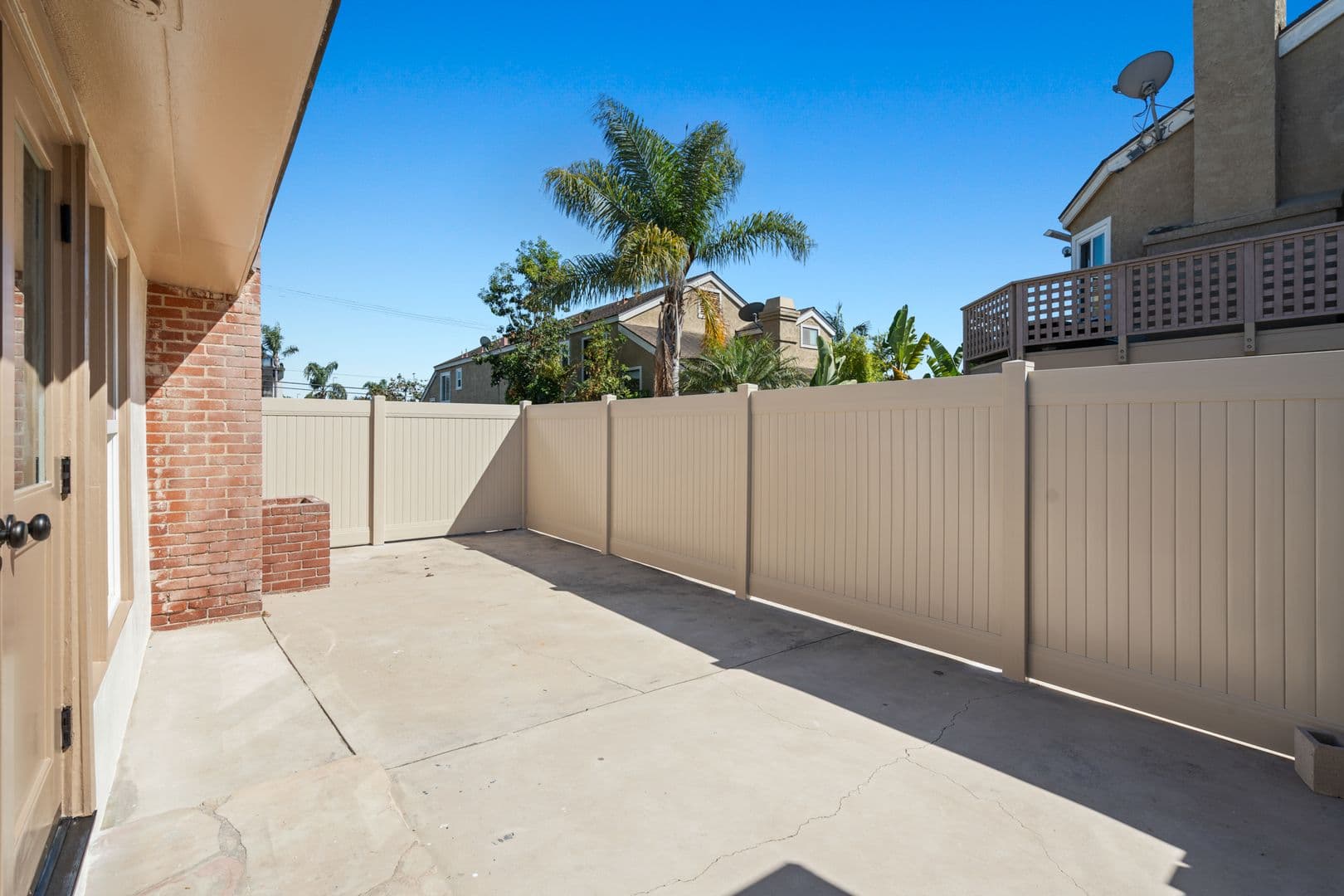Costa Mesa Apartment: 1637 Irvine Avenue