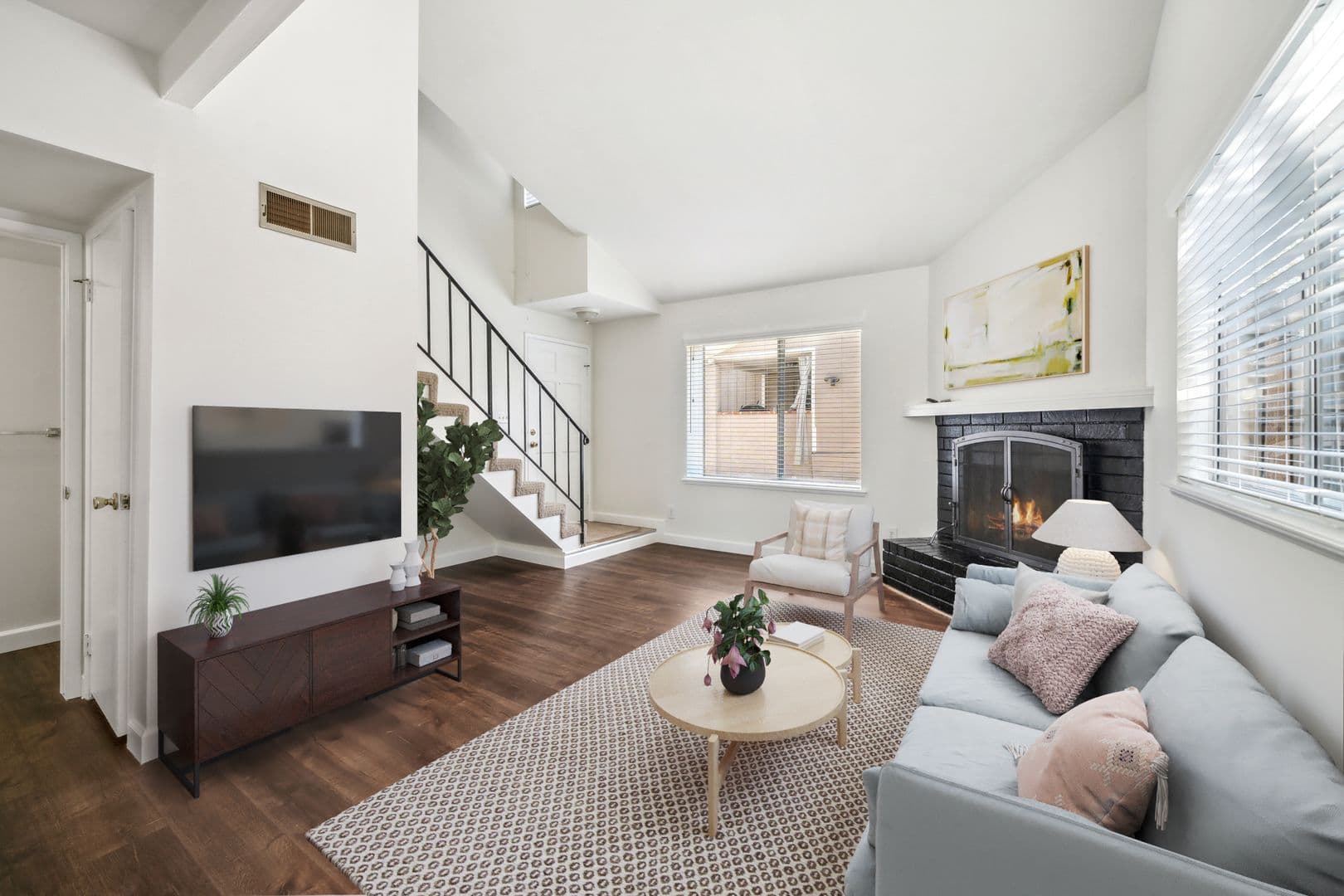Costa Mesa Apartment: 1787 Tustin Ave