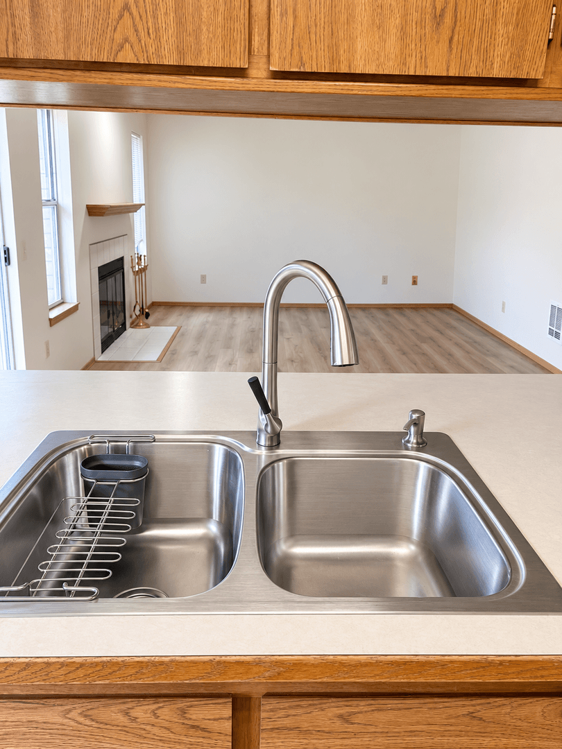 Everett Townhome: 3410 Rockefeller Ave