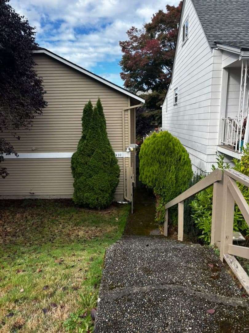 Everett Townhome: 3410 Rockefeller Ave