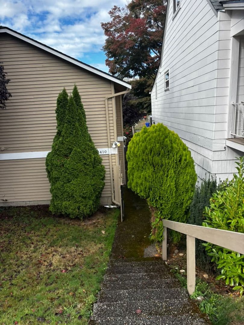 Everett Townhome: 3410 Rockefeller Ave