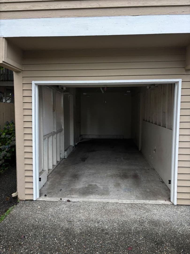 Everett Townhome: 3410 Rockefeller Ave