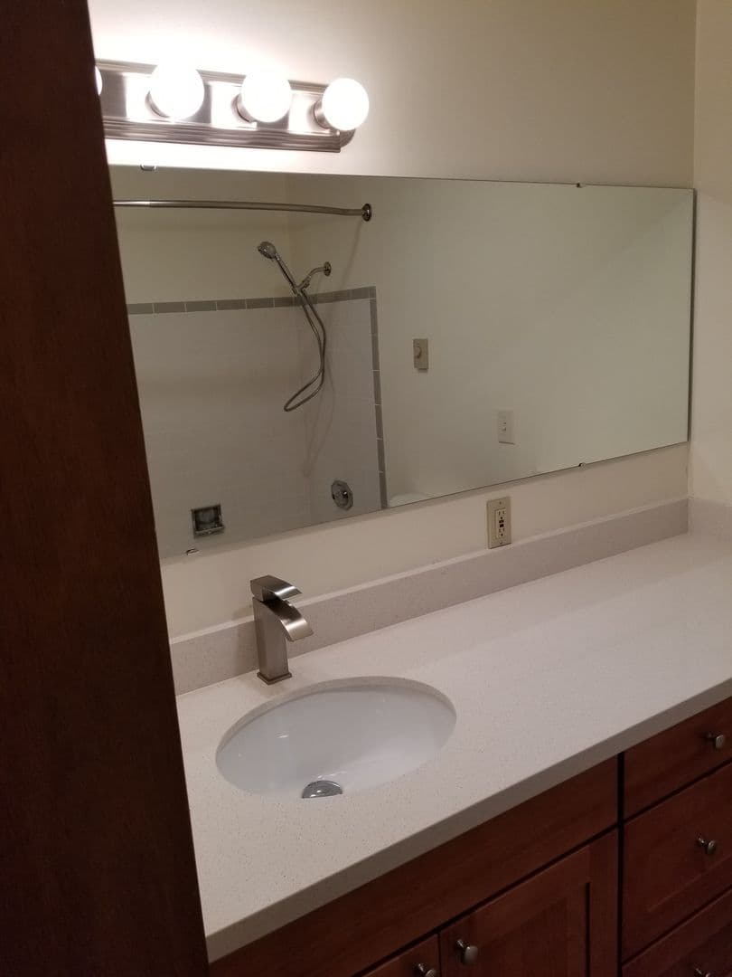 Everett Apartment: 3231 Nassau St