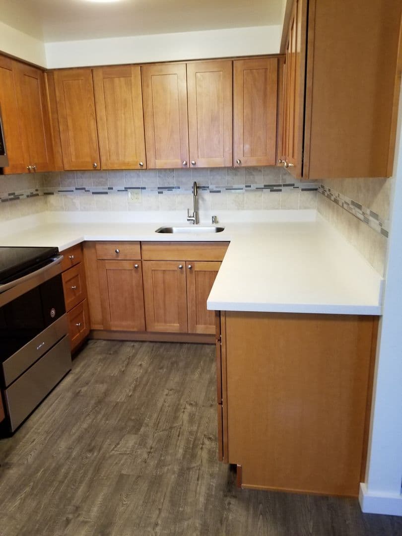 Everett Apartment: 3231 Nassau St