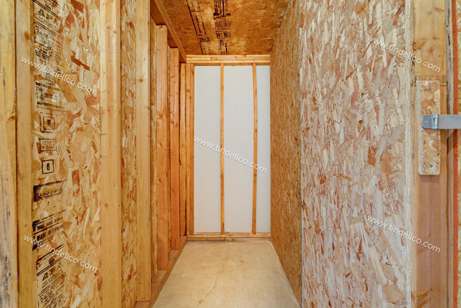 Portland Apartment: 13738 NE Glisan St. APT 5