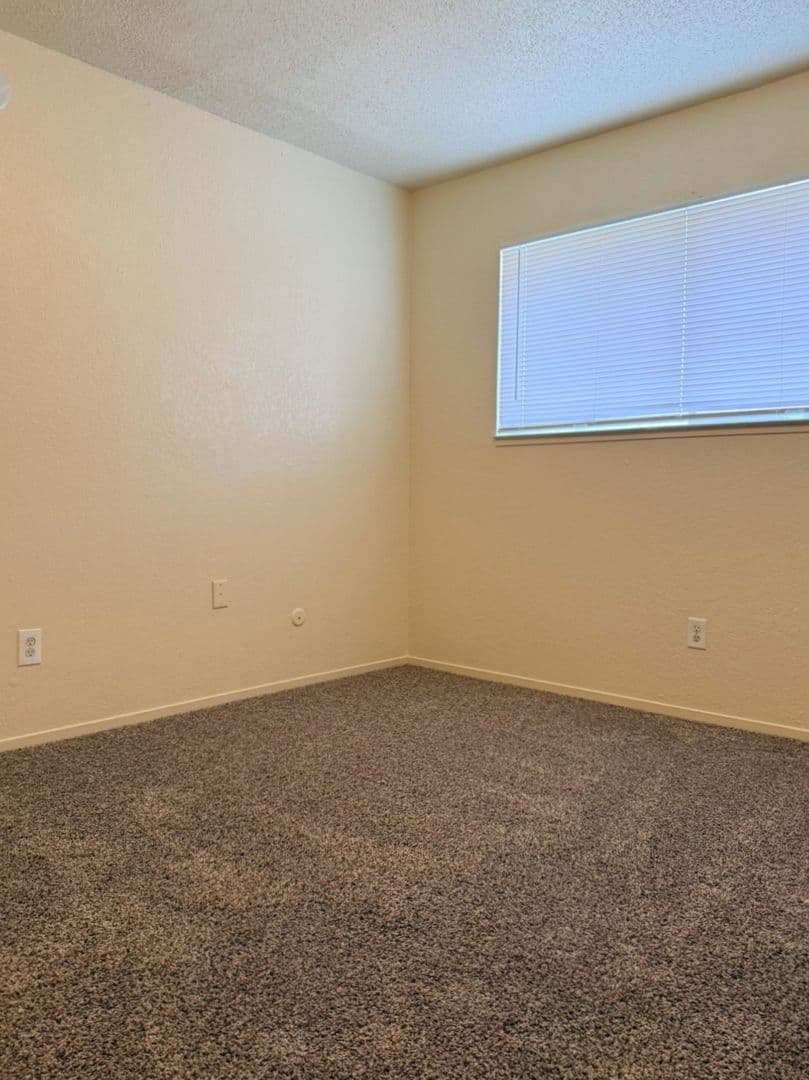Merced Apartment: 2591 - 2597 Glen Avenue