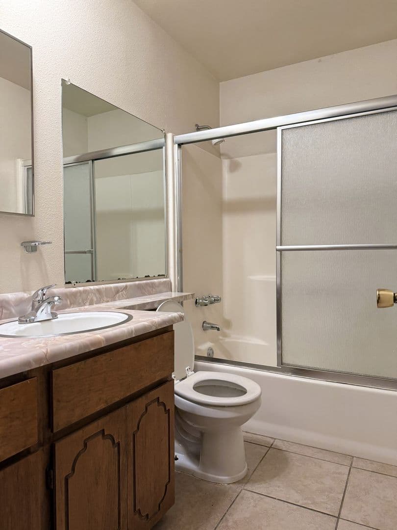 Atwater Apartment: 1285-1295 Elm Ave. (6 units)